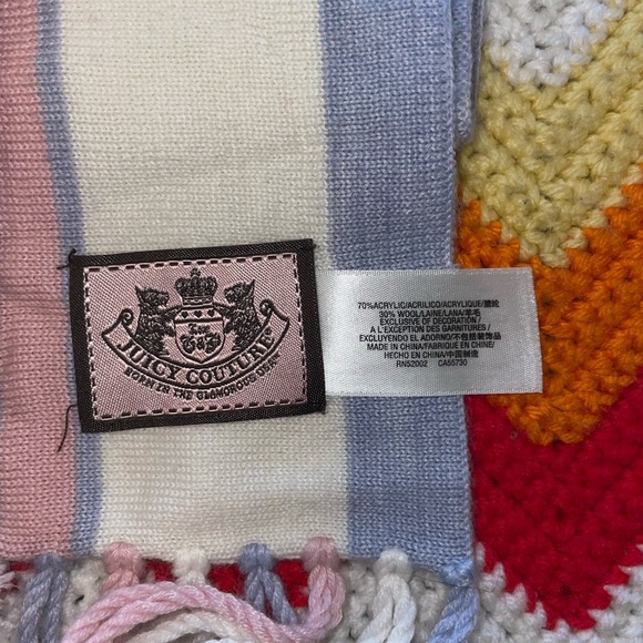 JUICY COUTURE WINTER SCARF - Picture 3 of 4